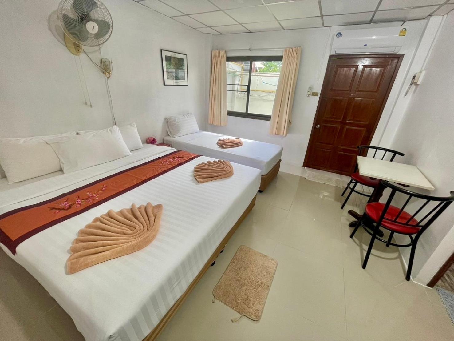 Jj Karon Beach Hotel Екстер'єр фото