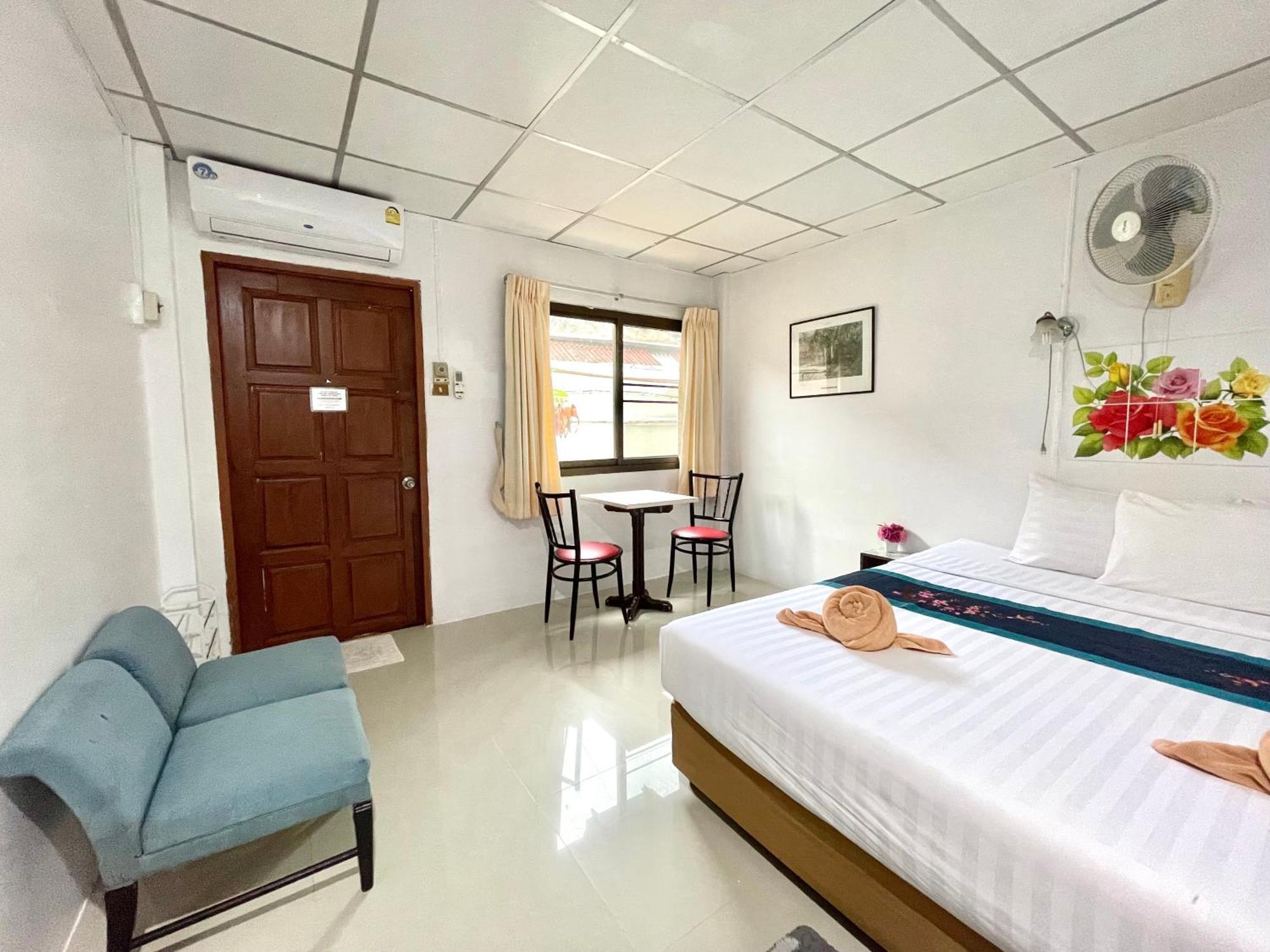 Jj Karon Beach Hotel Екстер'єр фото