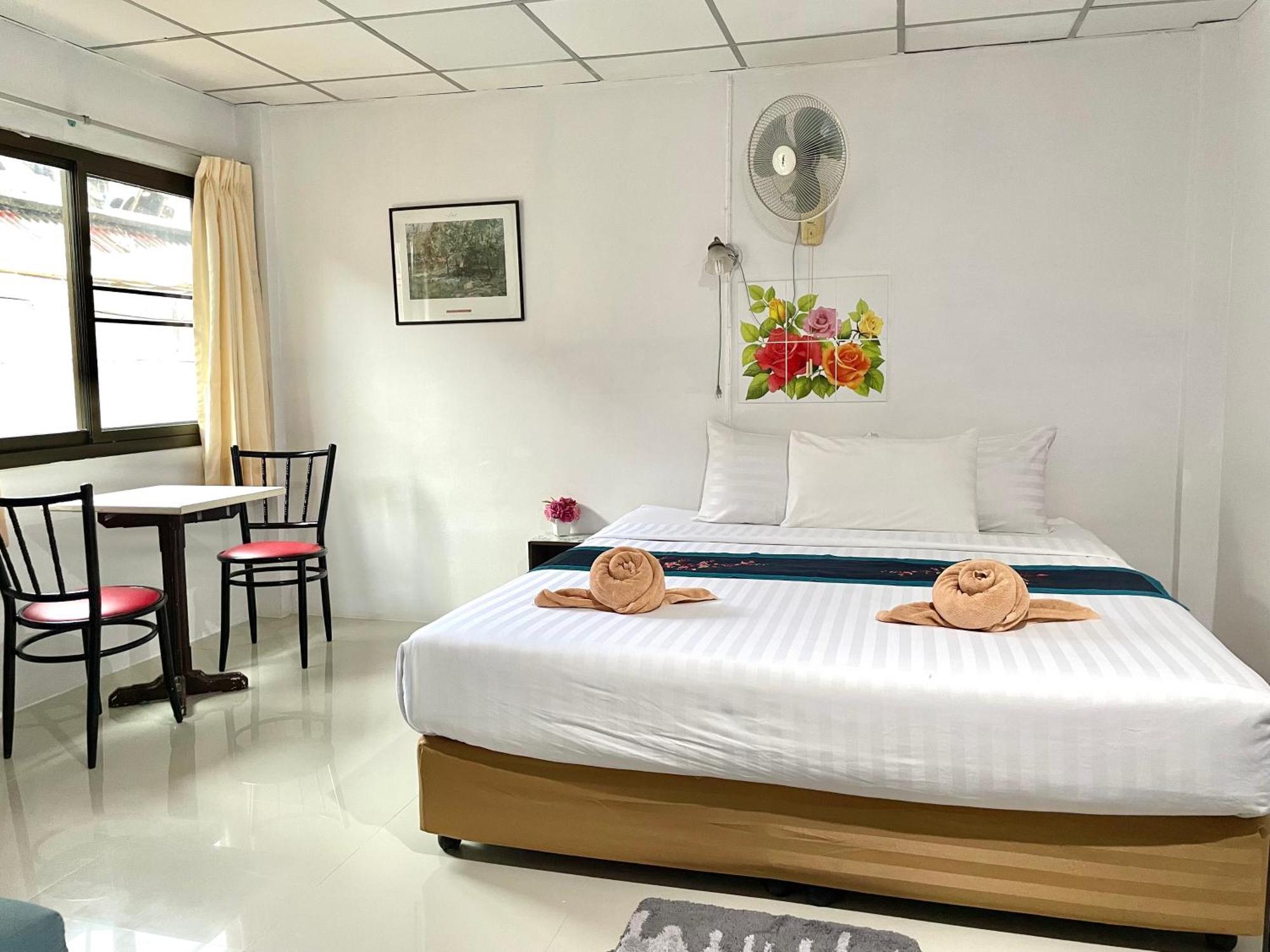 Jj Karon Beach Hotel Екстер'єр фото