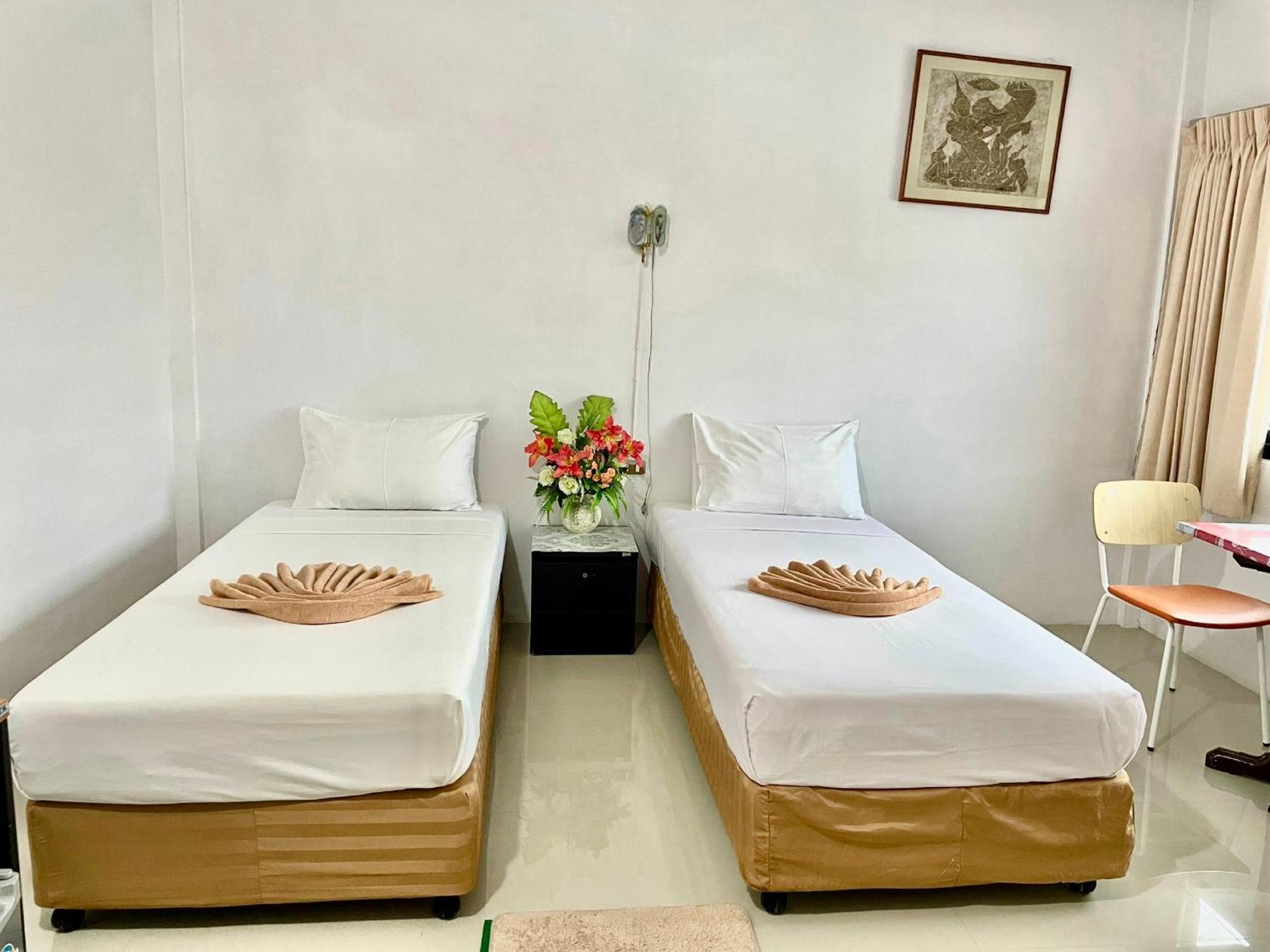 Jj Karon Beach Hotel Екстер'єр фото